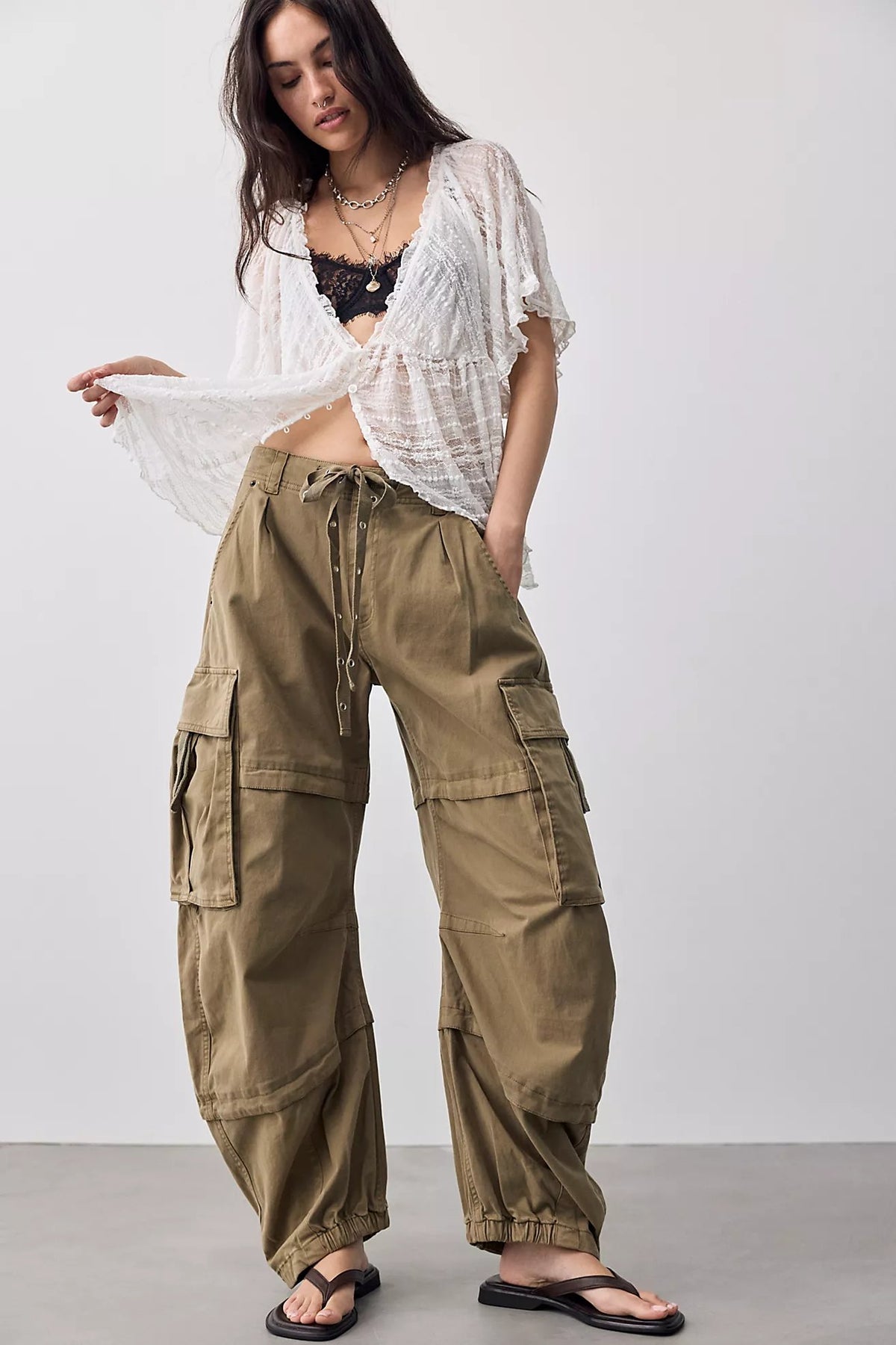 Reef Curved Cargo Twill Pants in Aloe