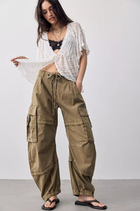 Reef Curved Cargo Twill Pants in Aloe