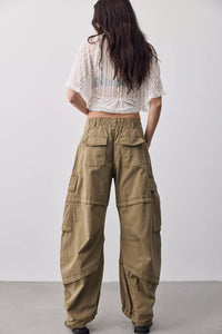 Reef Curved Cargo Twill Pants in Aloe