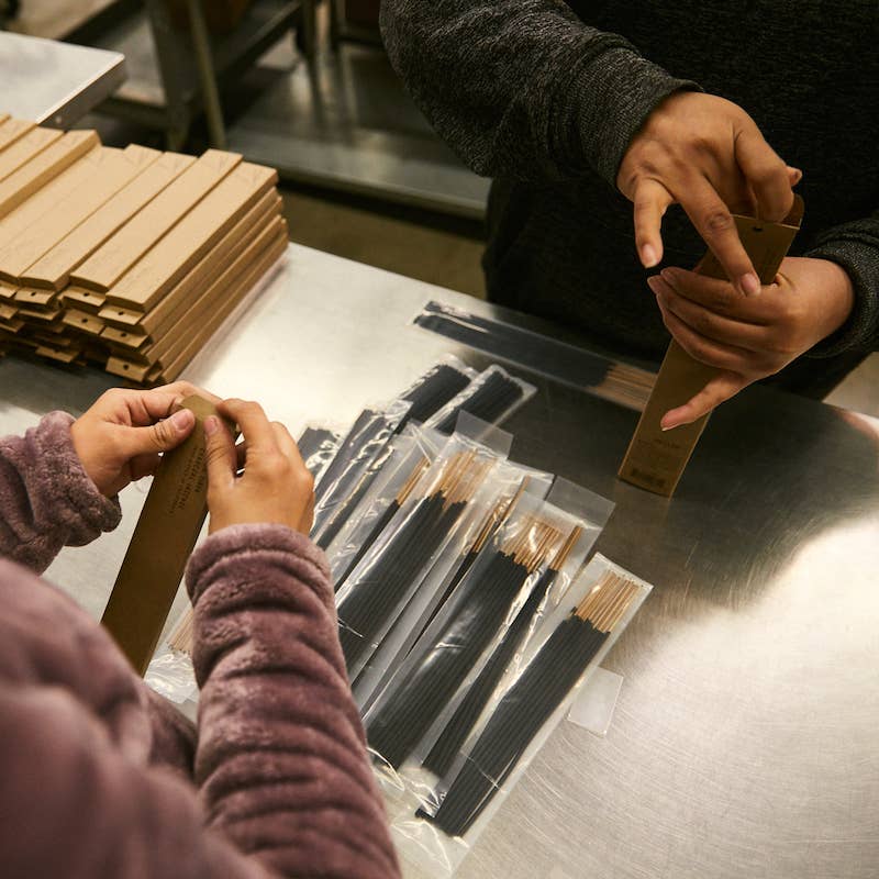 Teakwood & Tobacco– Incense Sticks