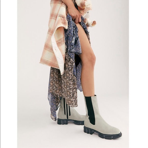 Brooks‎ Chelsea Lug Sole Booties