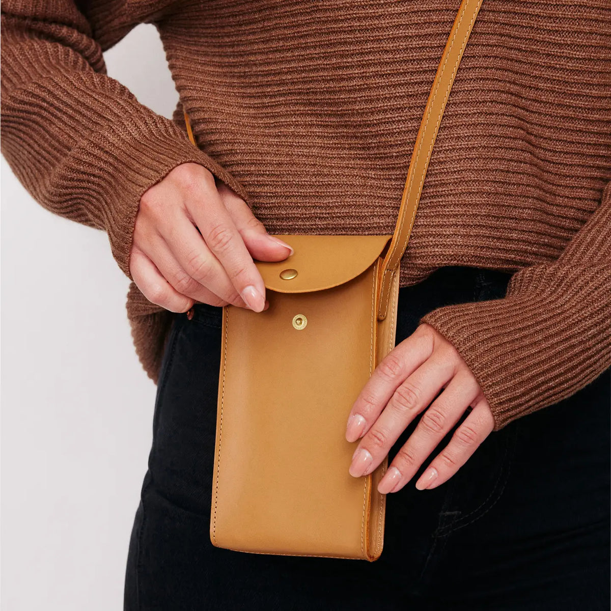 The Mini Bandit Phone Bag - Saddle