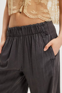 Days End Linen Pull on Pants in Black