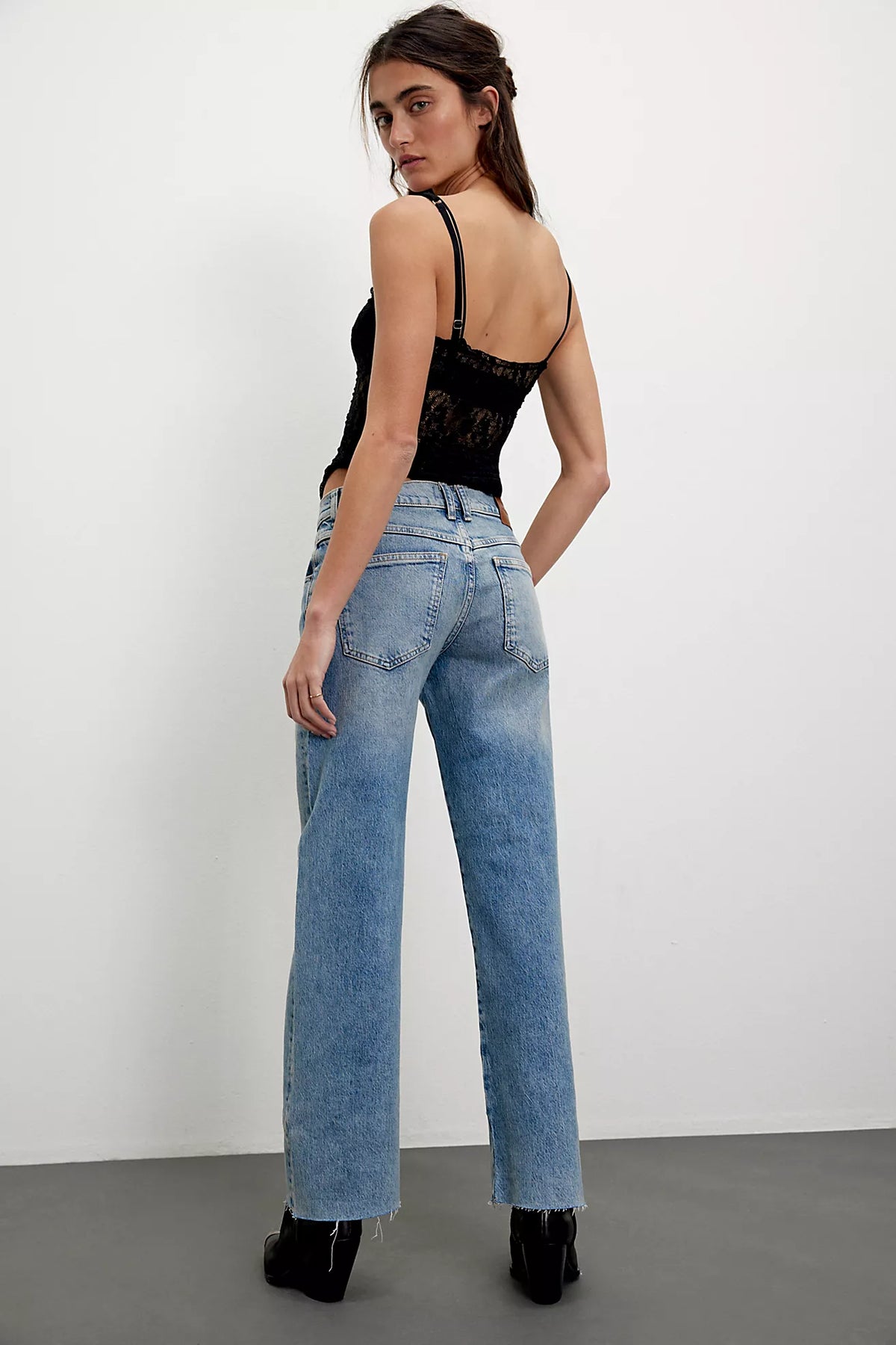 Risk Taker Mid Rise Jeans in Mantra