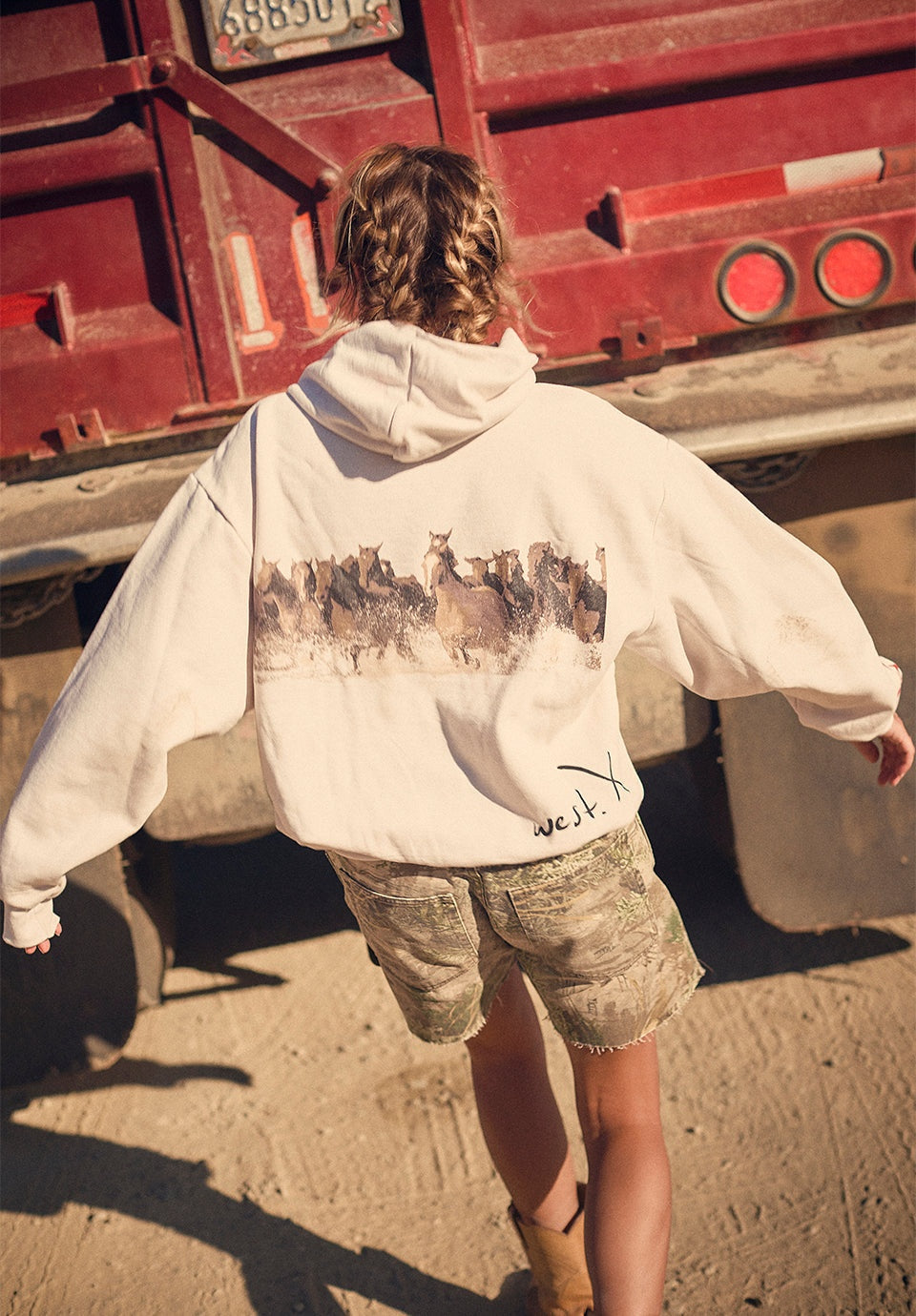 Wild Horse Hoodie in Creme