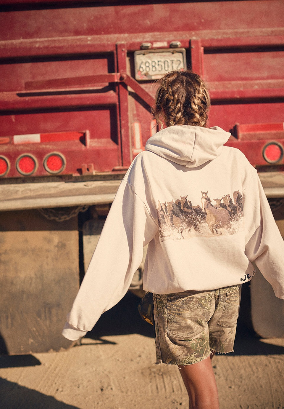 Wild Horse Hoodie in Creme