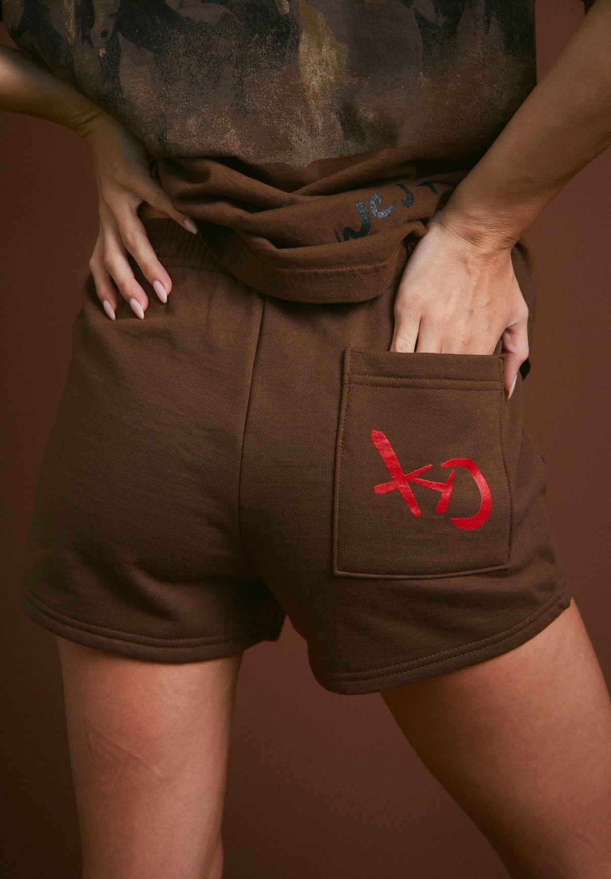 Wild Horse Sweatshorts in Tobacco