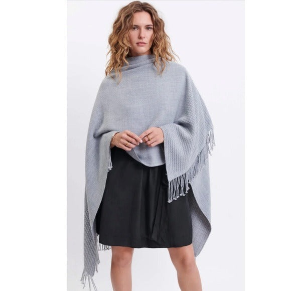 Classic Travel Wrap in Fog