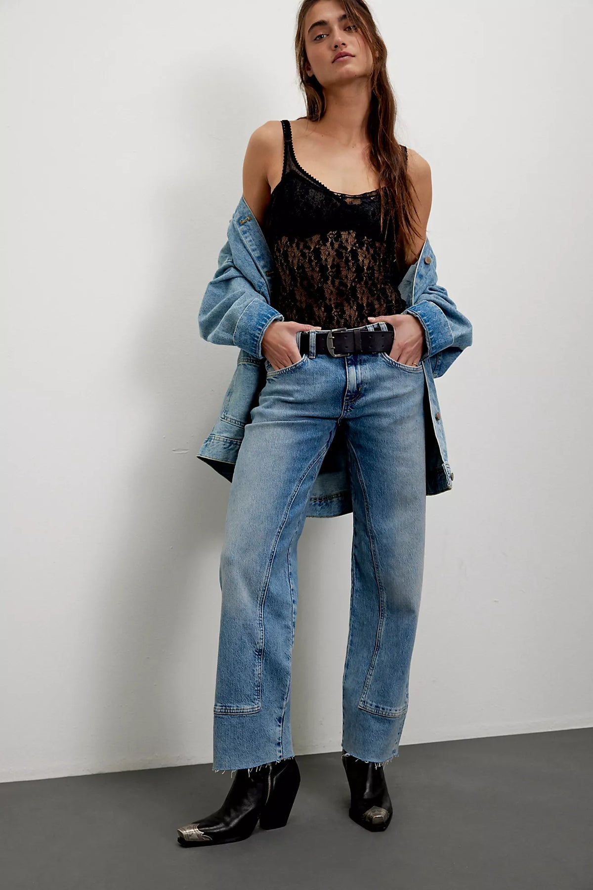 Risk Taker Mid Rise Jeans in Mantra